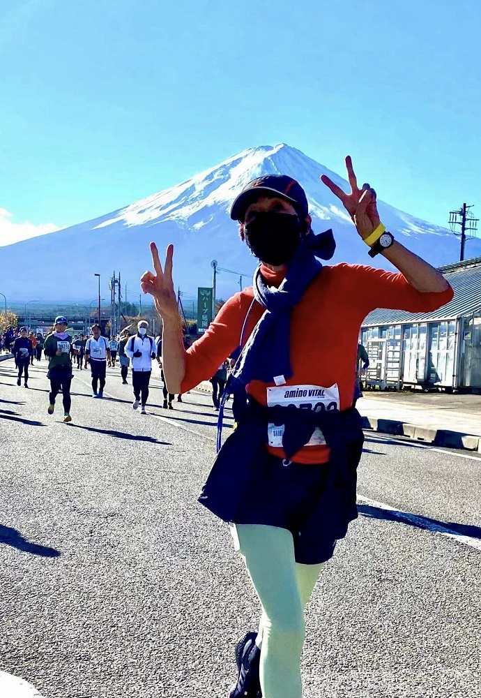 セール 画像あり メキシコで50kmの山岳マラソン開催 スカート姿 タイヤで作ったサンダルを